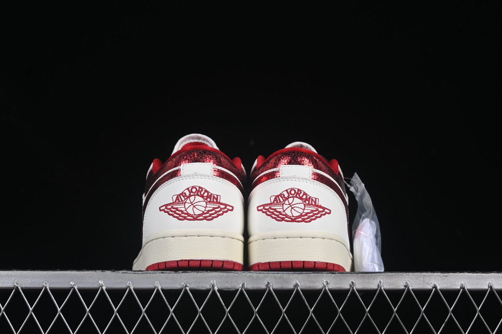 AIR JORDAN 1 LOW “RUBY” - Imagem 3