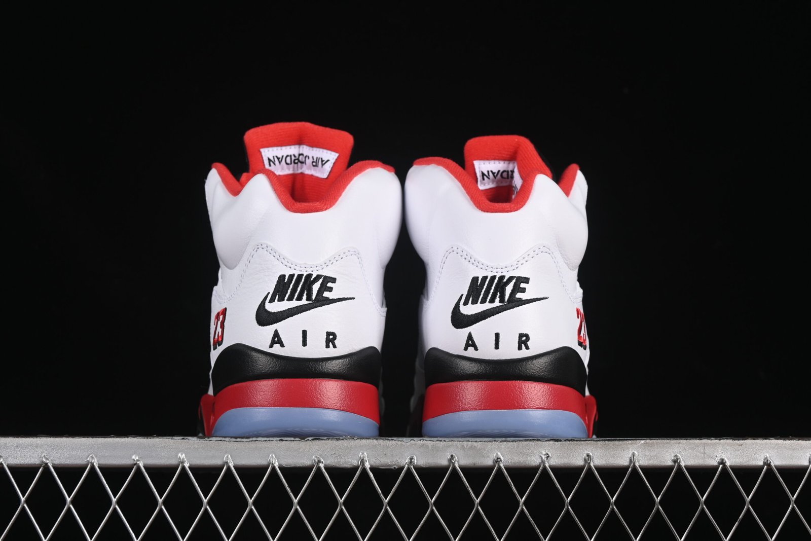 AIR JORDAN 5 "Fire Red Black Tongue" - Imagem 3