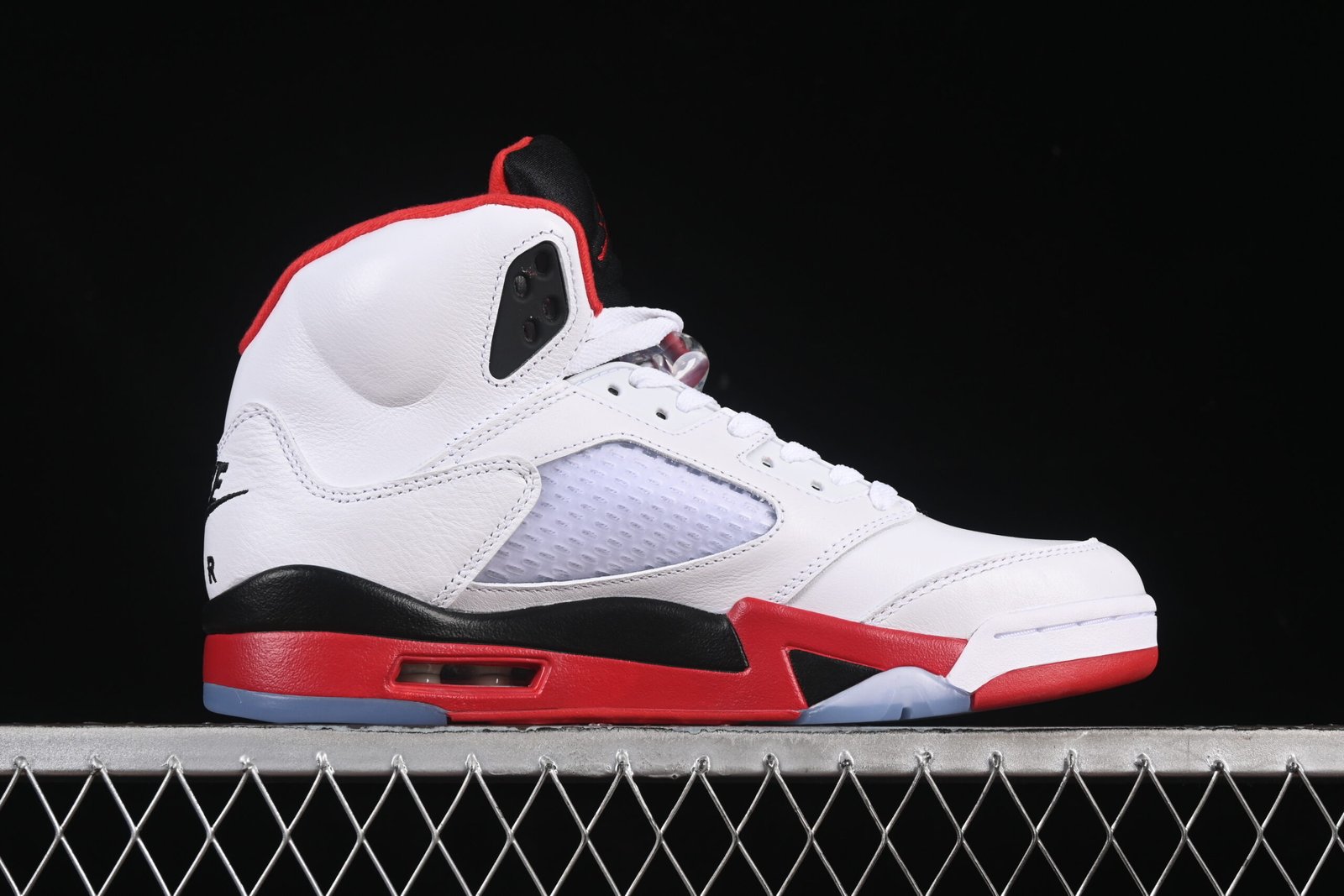 AIR JORDAN 5 "Fire Red Black Tongue" - Imagem 2
