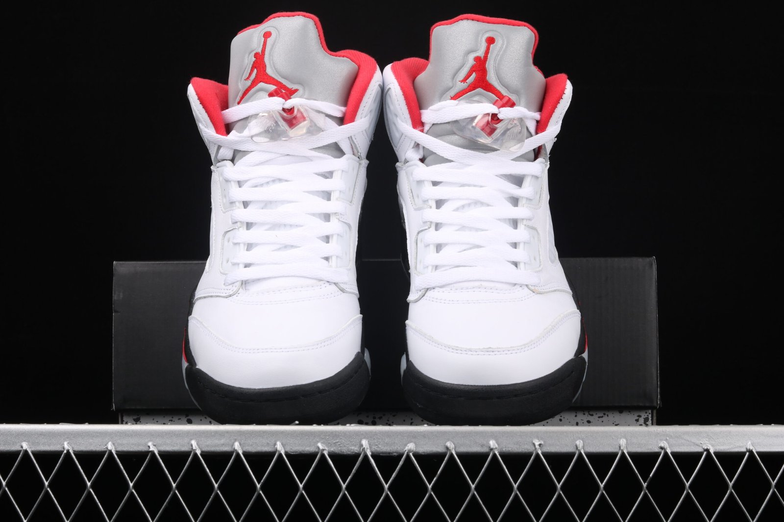 AIR JORDAN 5 "Fire Red" - Imagem 5