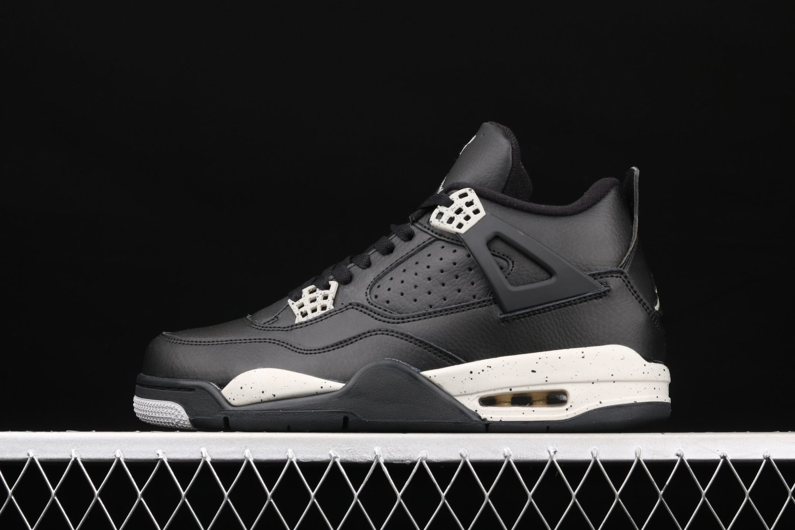 AIR JORDAN 4 “Oreo“