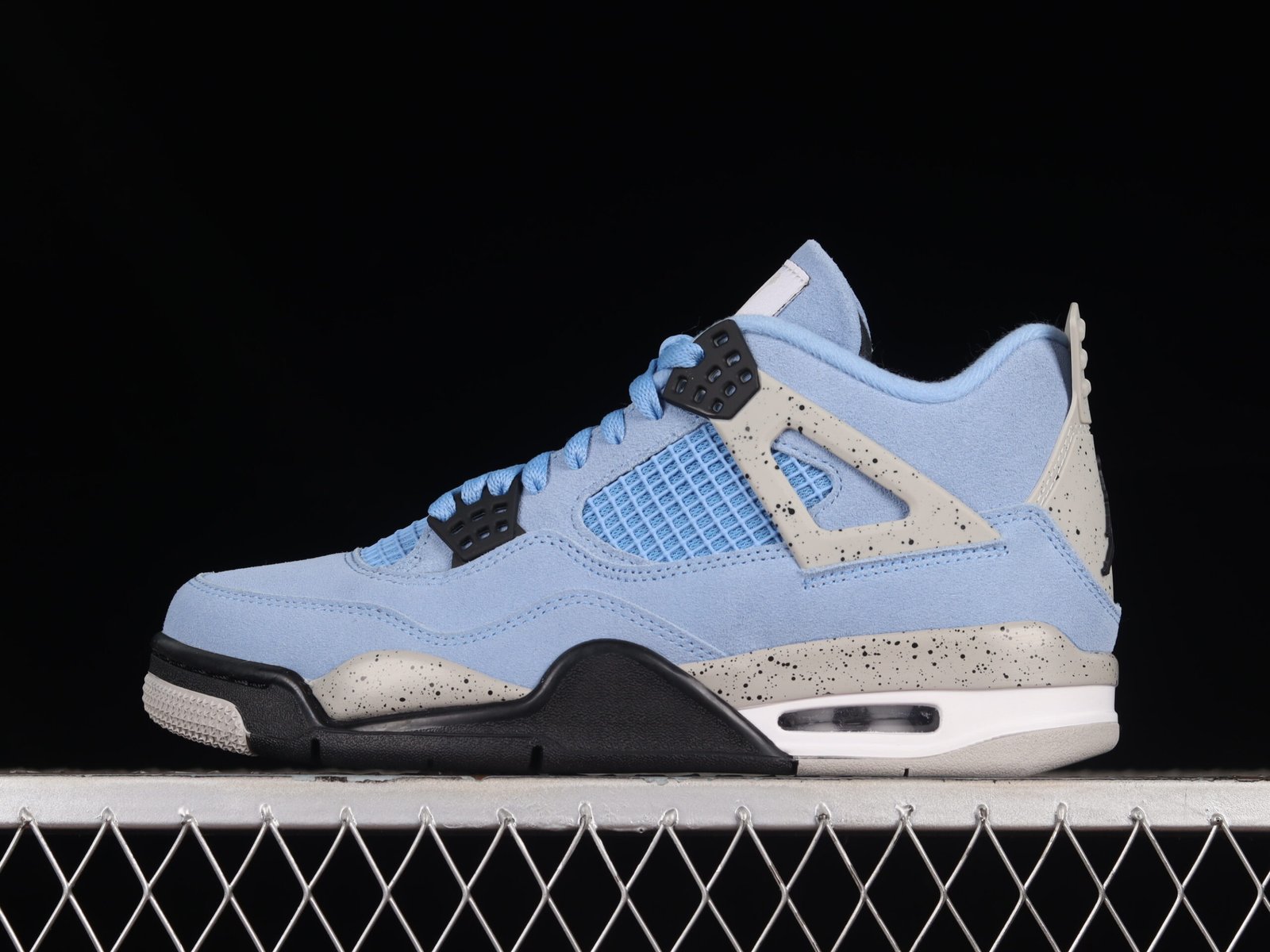 AIR JORDAN 4 "University Blue"