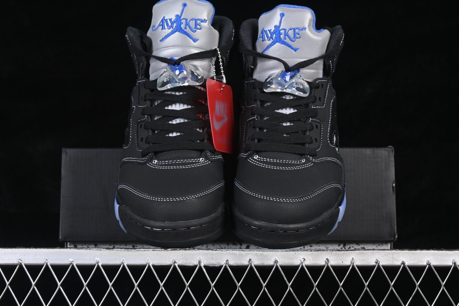 AIR JORDAN 5 x Awake NY "Black Metallic" - Imagem 5