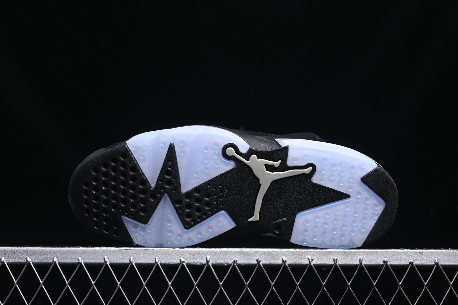 AIR JORDAN 6 "Metallic Silver" - Imagem 4
