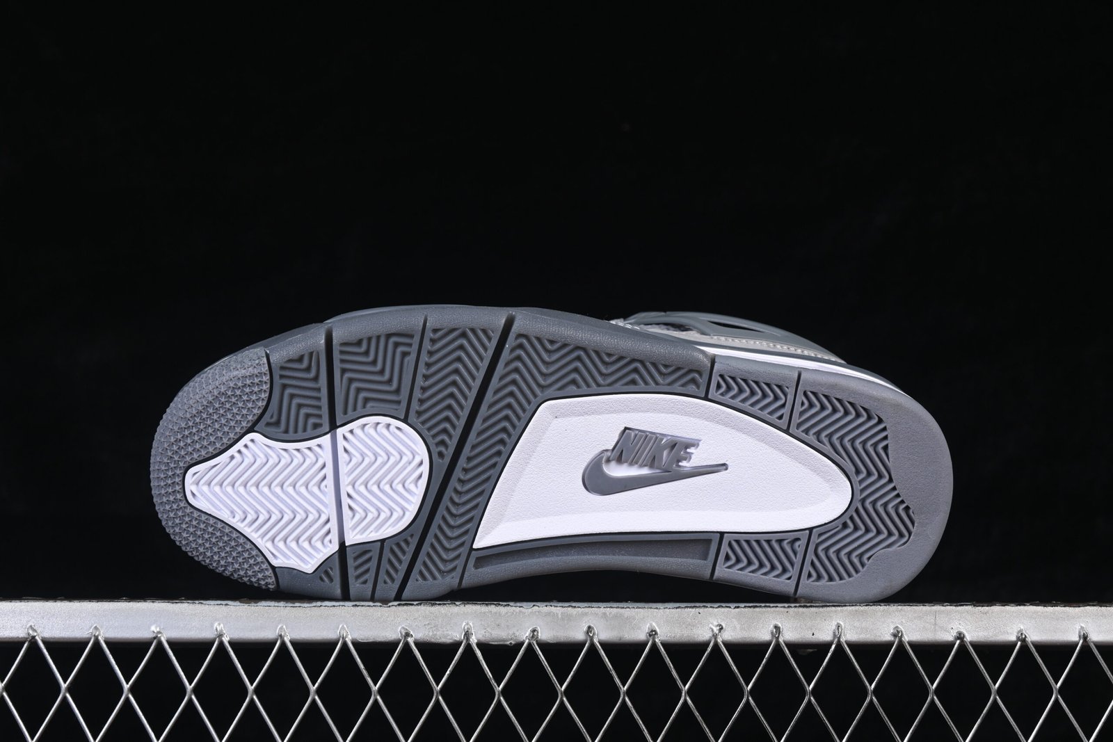 AIR JORDAN 4 x Nigel Sylvester "Grey" - Imagem 4