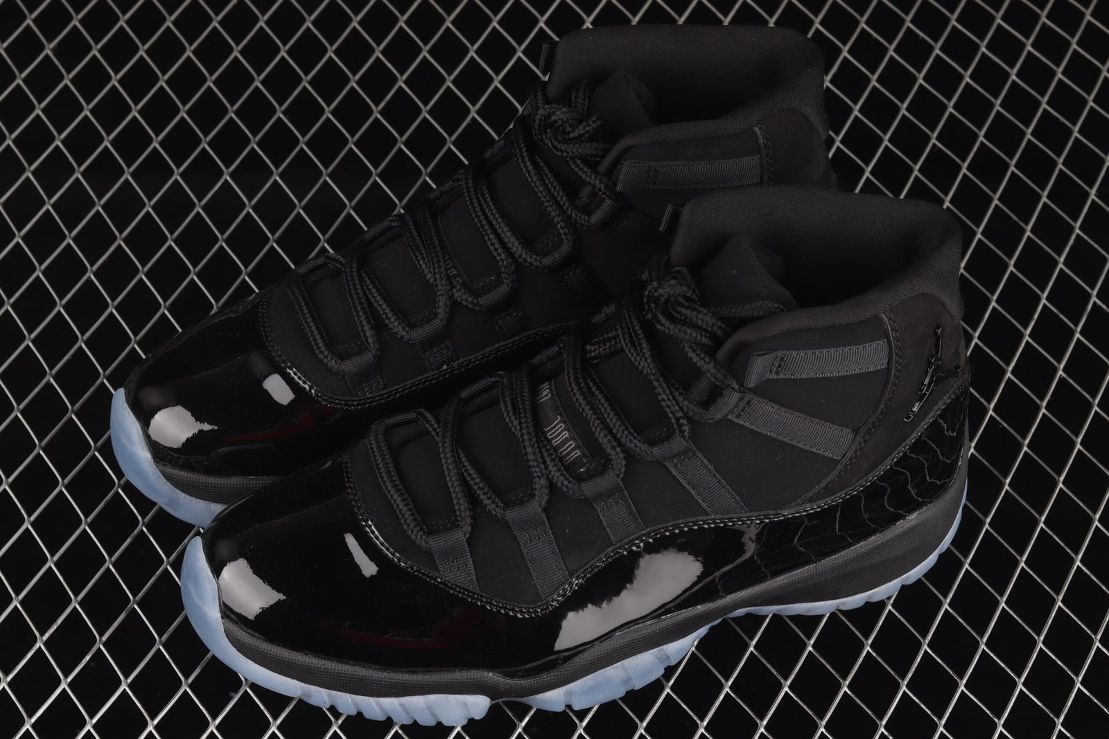 AIR JORDAN 11 Retro"Cap And Gown" - Imagem 6
