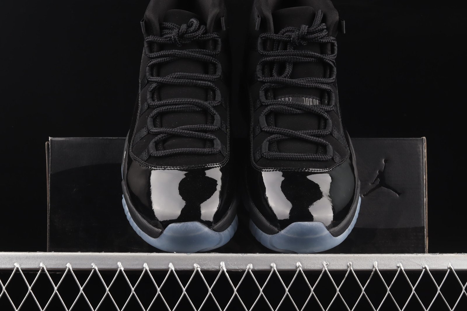 AIR JORDAN 11 Retro"Cap And Gown" - Imagem 5