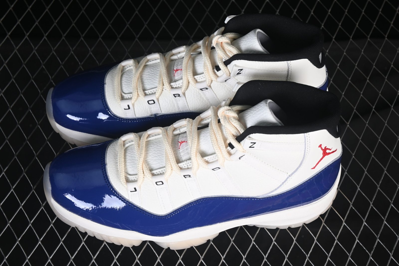AIR JORDAN 11 Retro "Rare Air" - Imagem 6