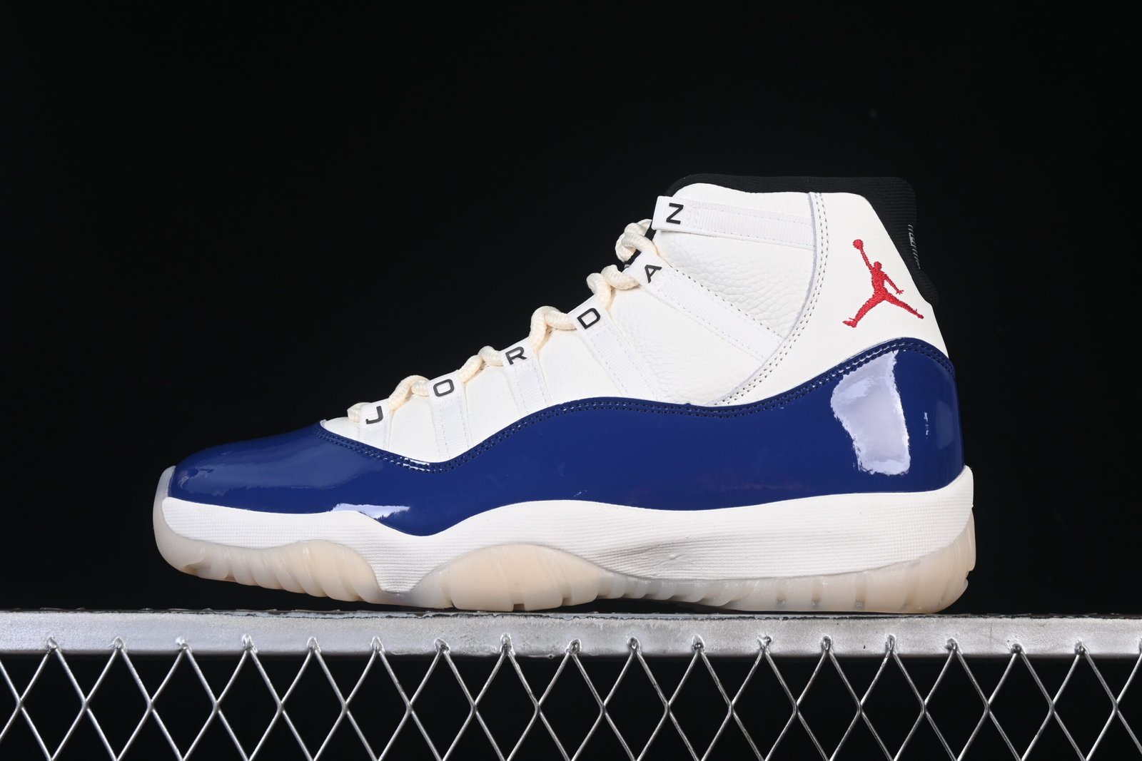 AIR JORDAN 11 Retro "Rare Air"