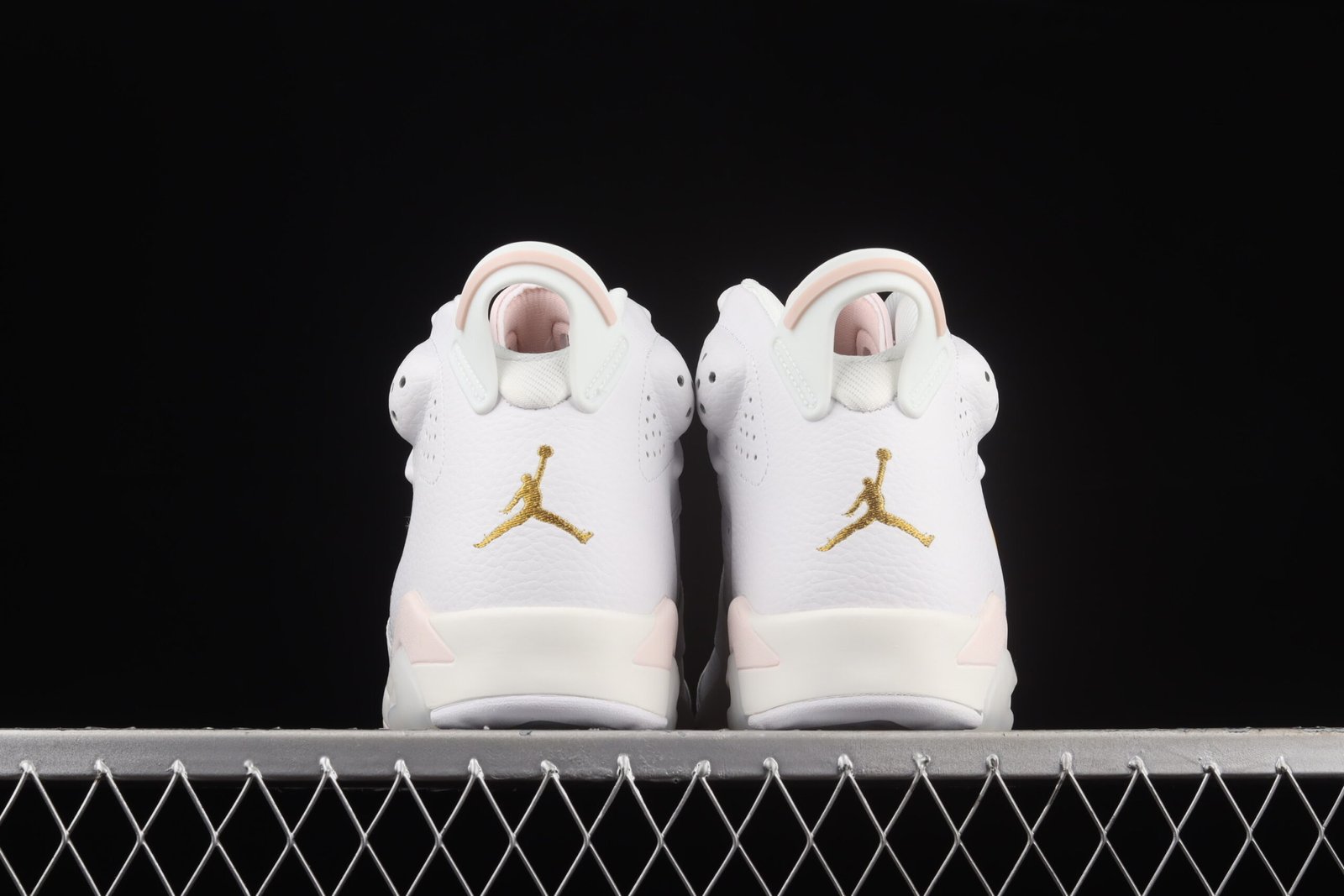 AIR JORDAN 6 "Gold Hoops" - Imagem 3
