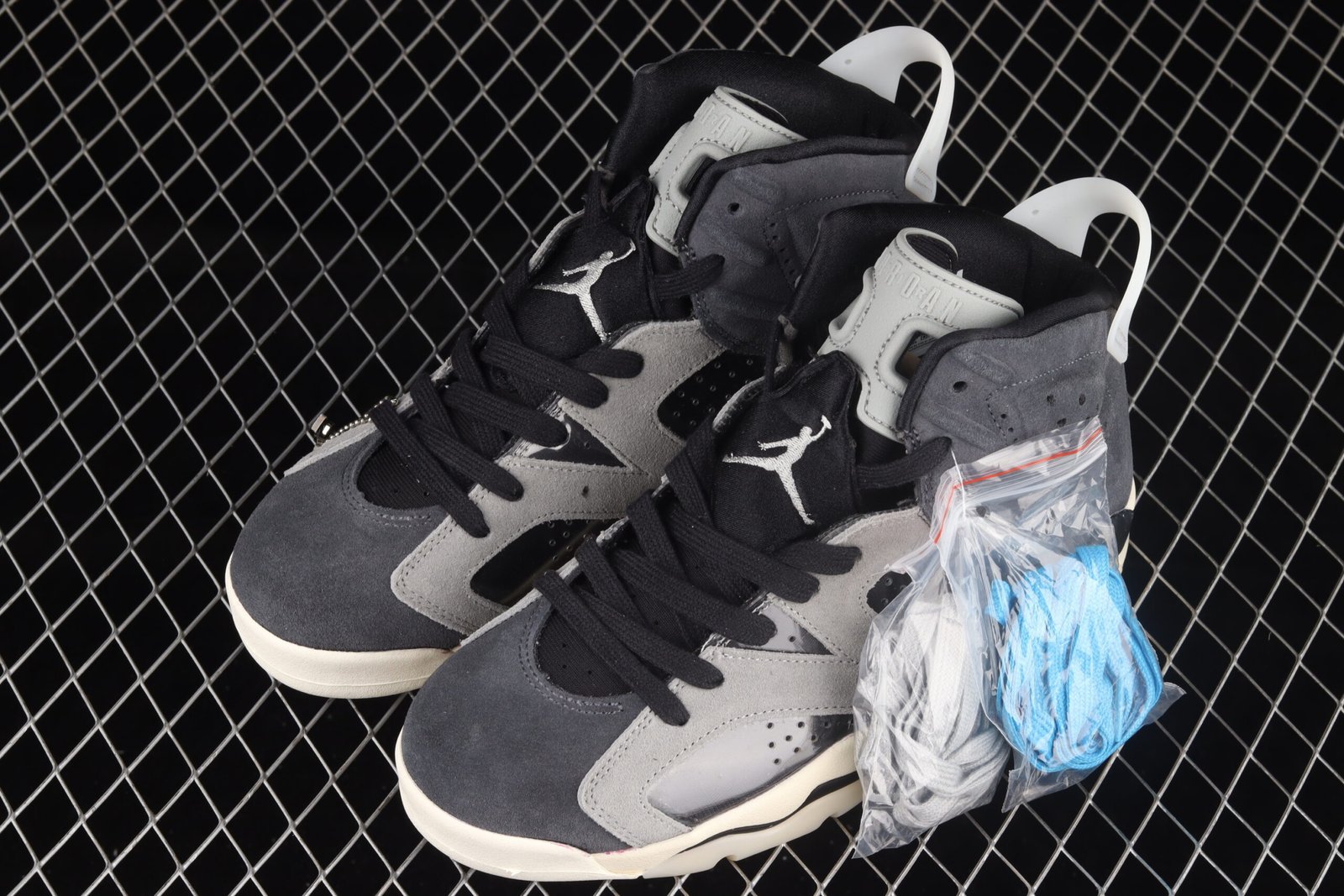 AIR JORDAN 6 "Tech Chrome" - Imagem 6