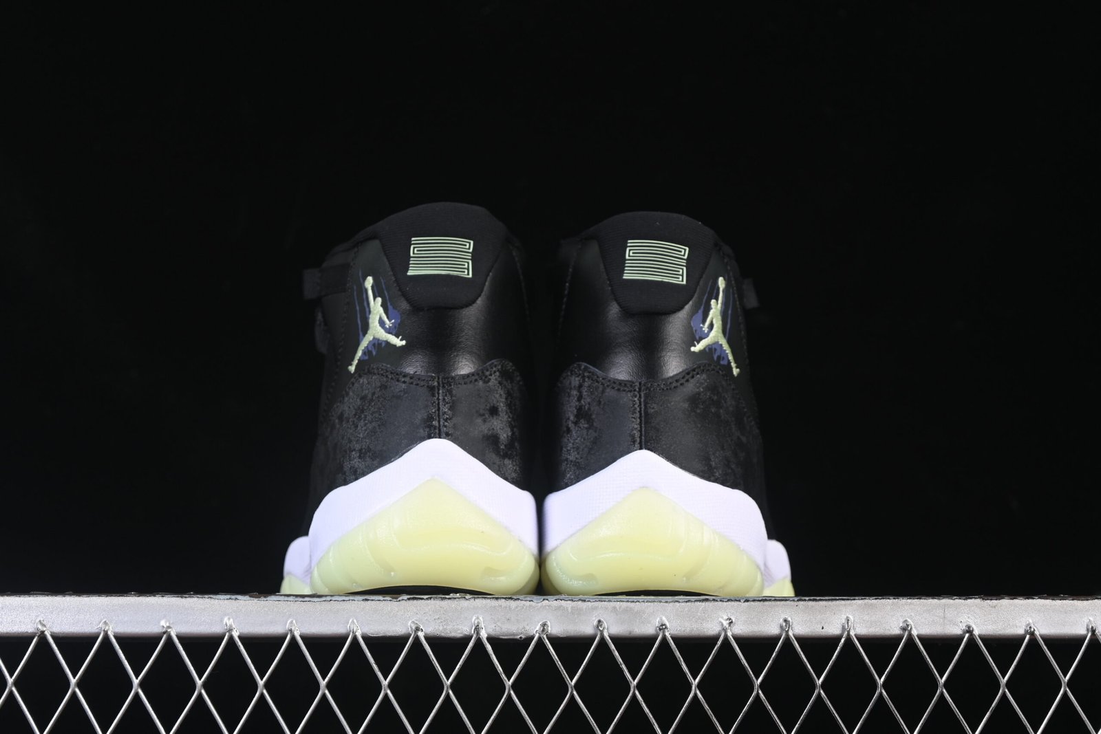AIR JORDAN 11 Retro "Inner Beast" - Imagem 3