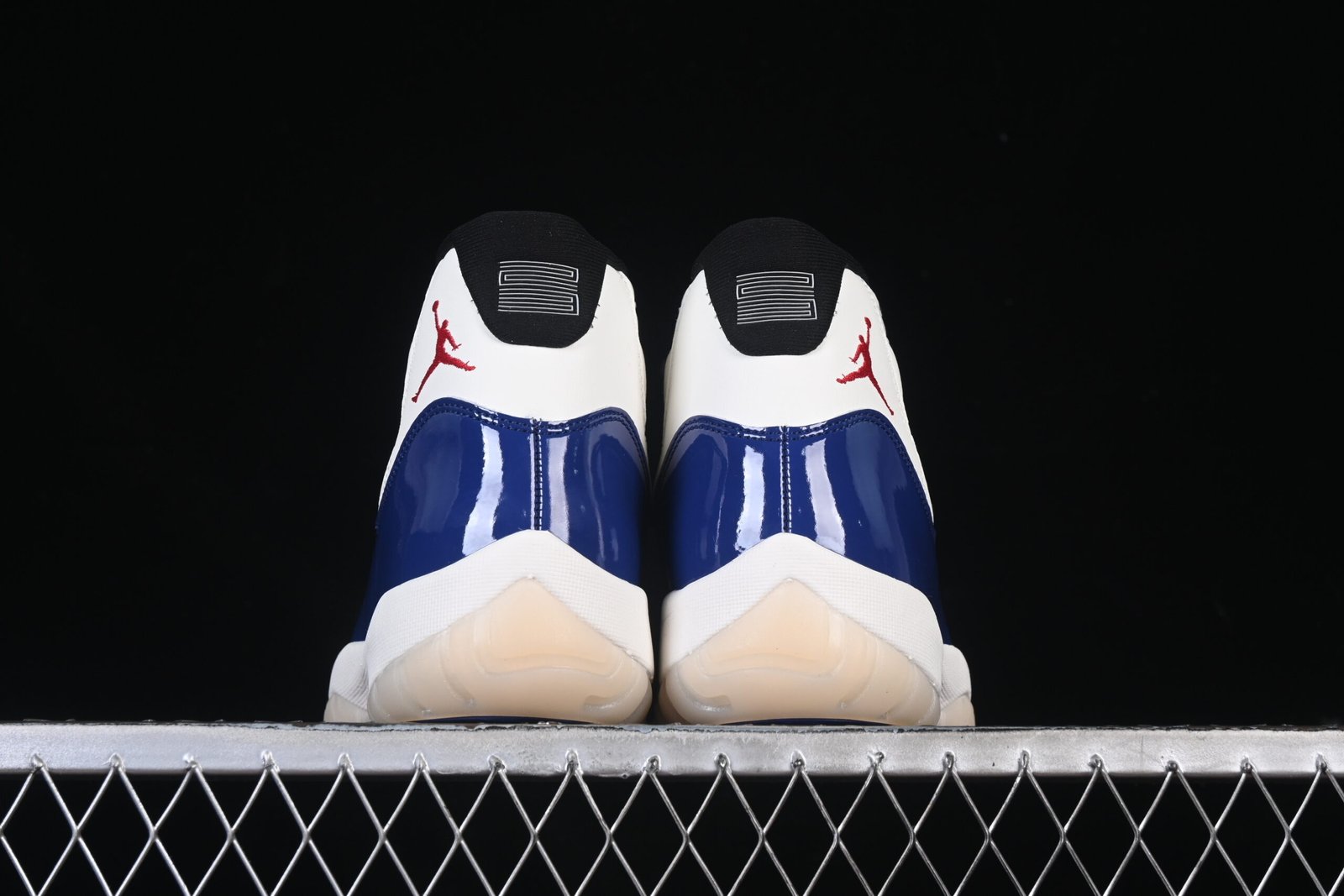 AIR JORDAN 11 Retro "Rare Air" - Imagem 3