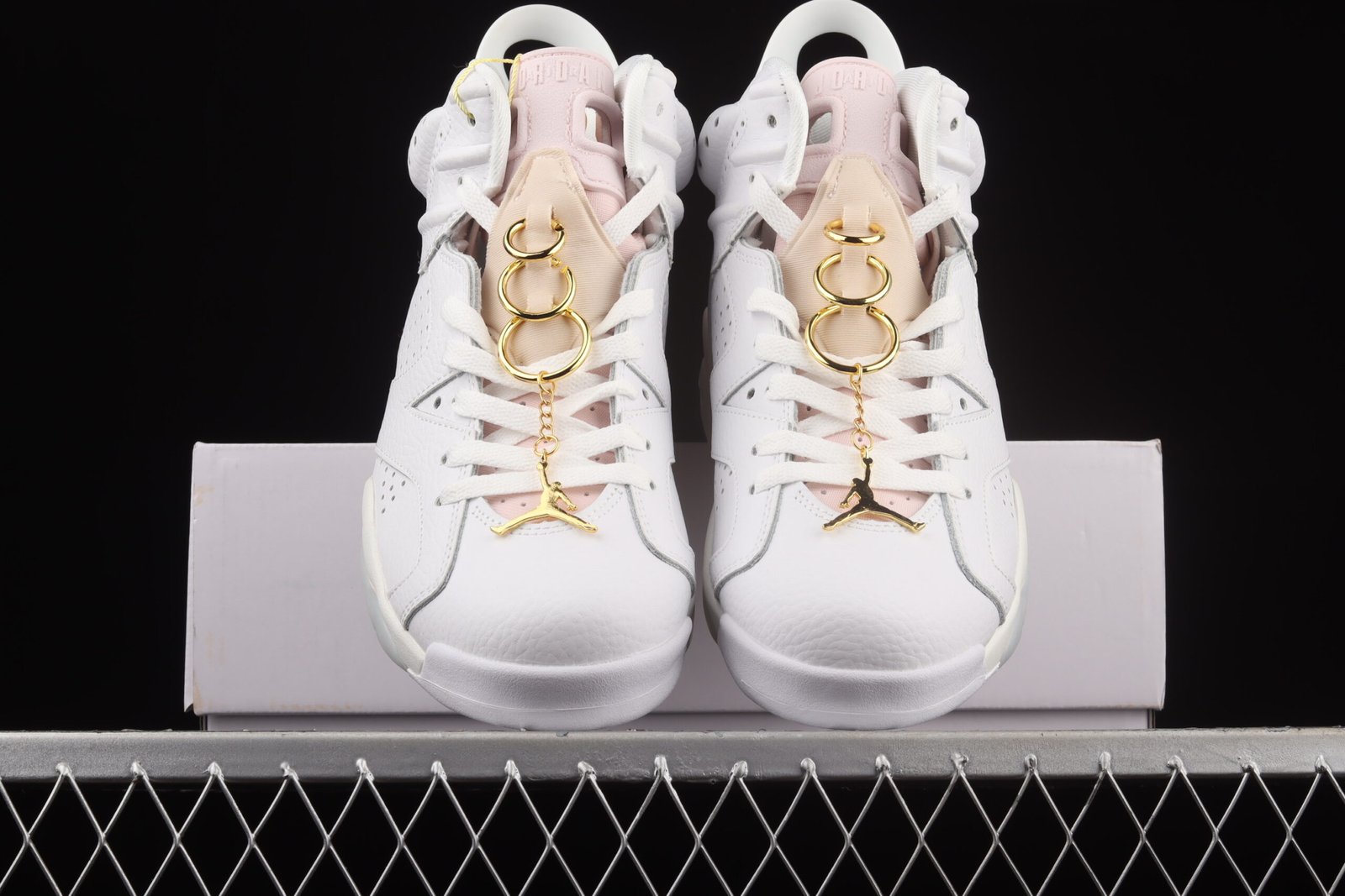 AIR JORDAN 6 "Gold Hoops" - Imagem 5