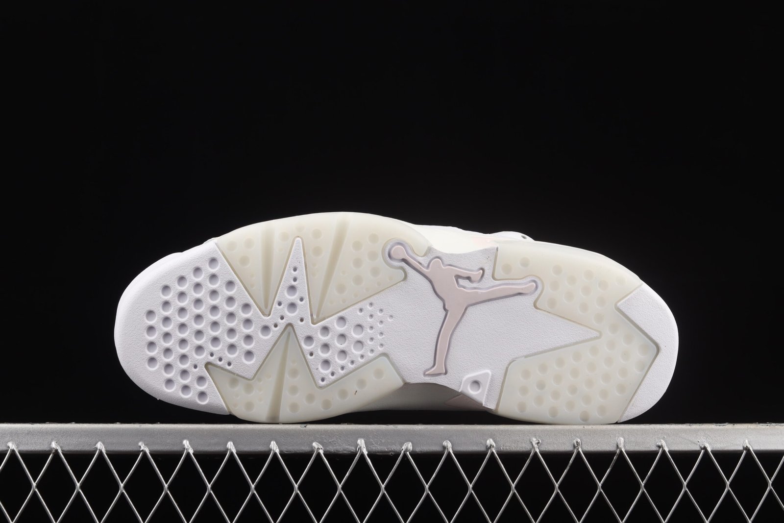 AIR JORDAN 6 "Gold Hoops" - Imagem 4