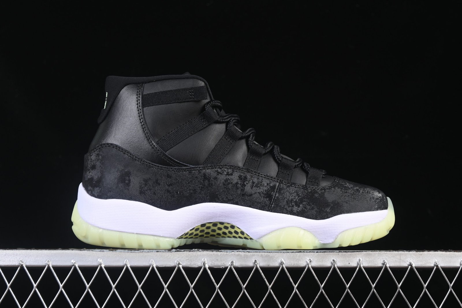 AIR JORDAN 11 Retro "Inner Beast" - Imagem 2