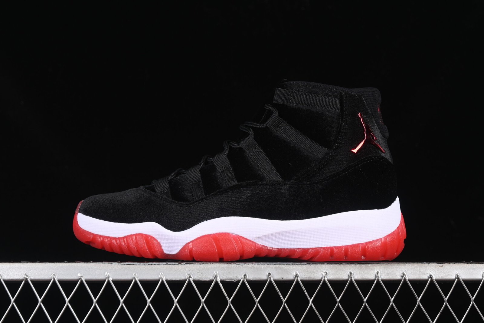 AIR JORDAN 11 Retro"Bred Velvet"