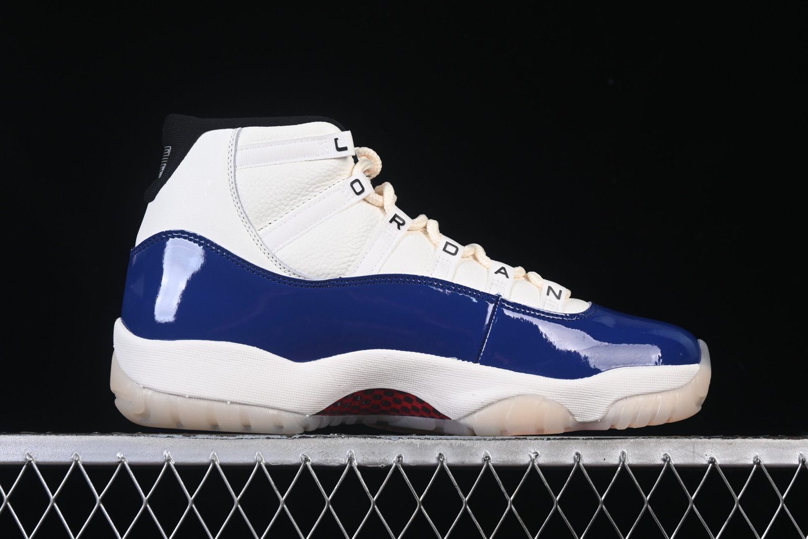 AIR JORDAN 11 Retro "Rare Air" - Imagem 2