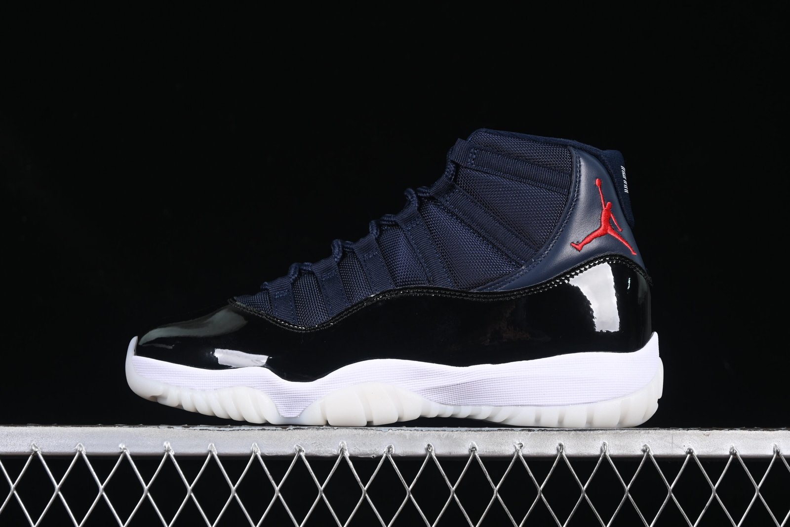 AIR JORDAN 11 Retro