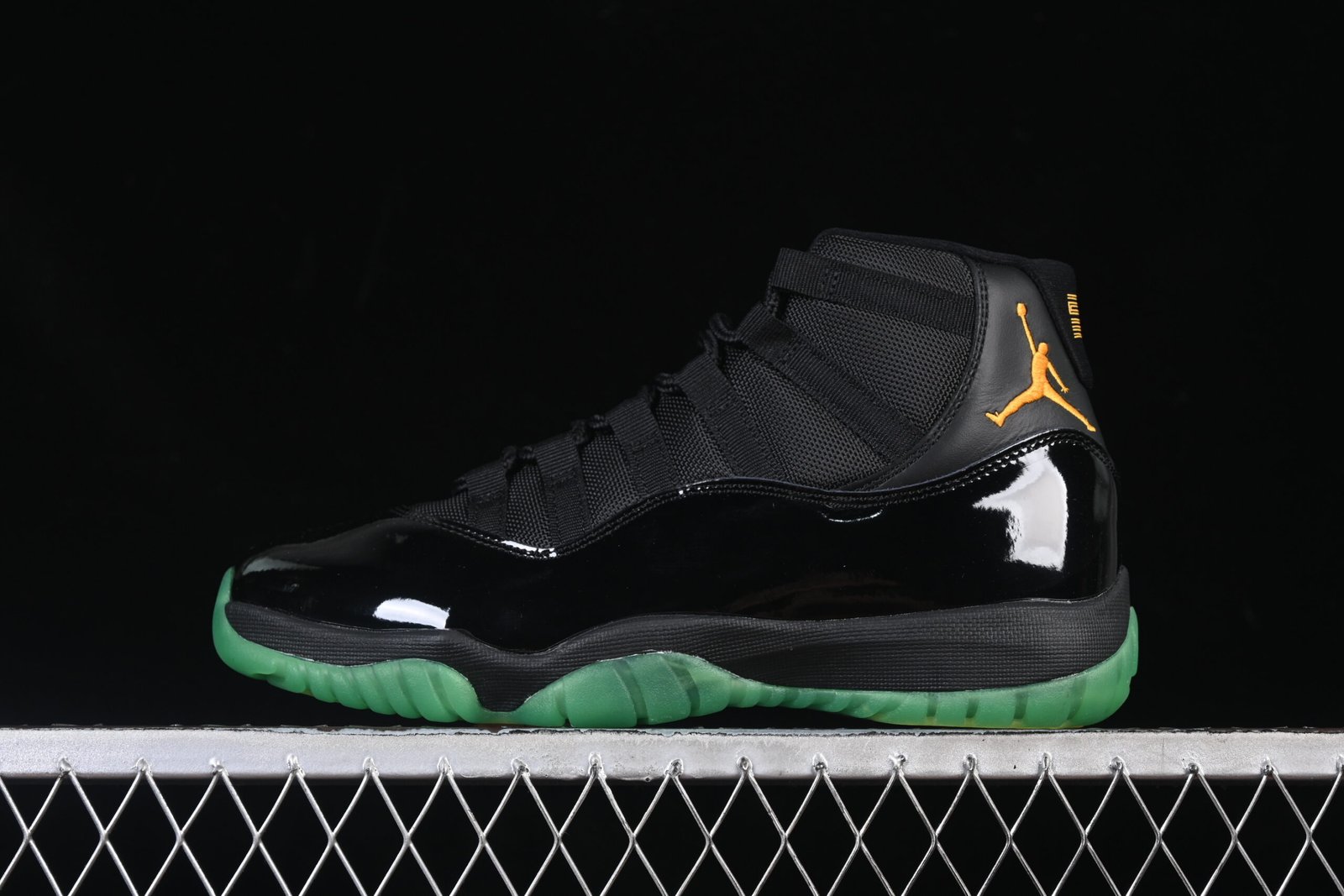 AIR JORDAN 11 Retro "Stealth Tropic"