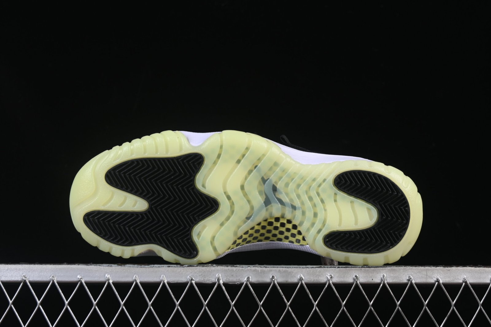 AIR JORDAN 11 Retro "Inner Beast" - Imagem 4