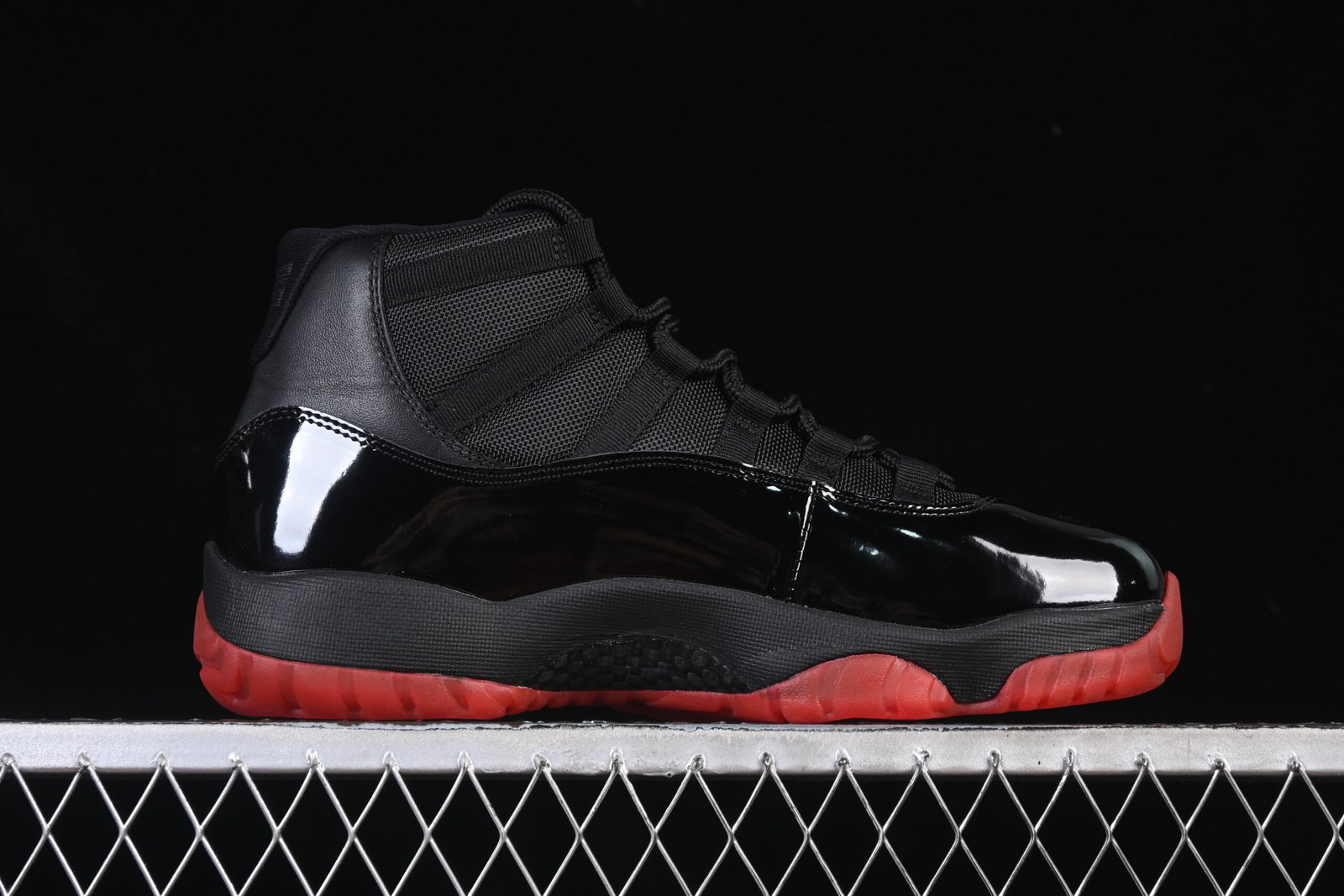 AIR JORDAN 11 Retro "Black Red" - Imagem 2
