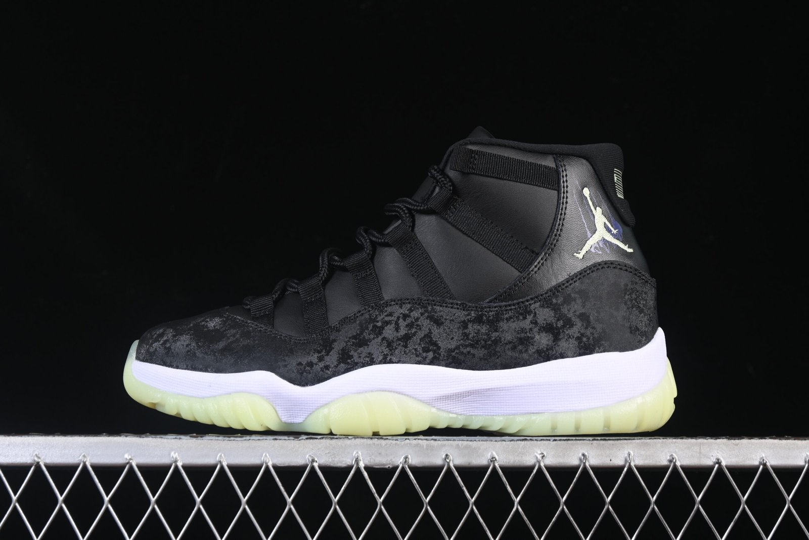 AIR JORDAN 11 Retro "Inner Beast"
