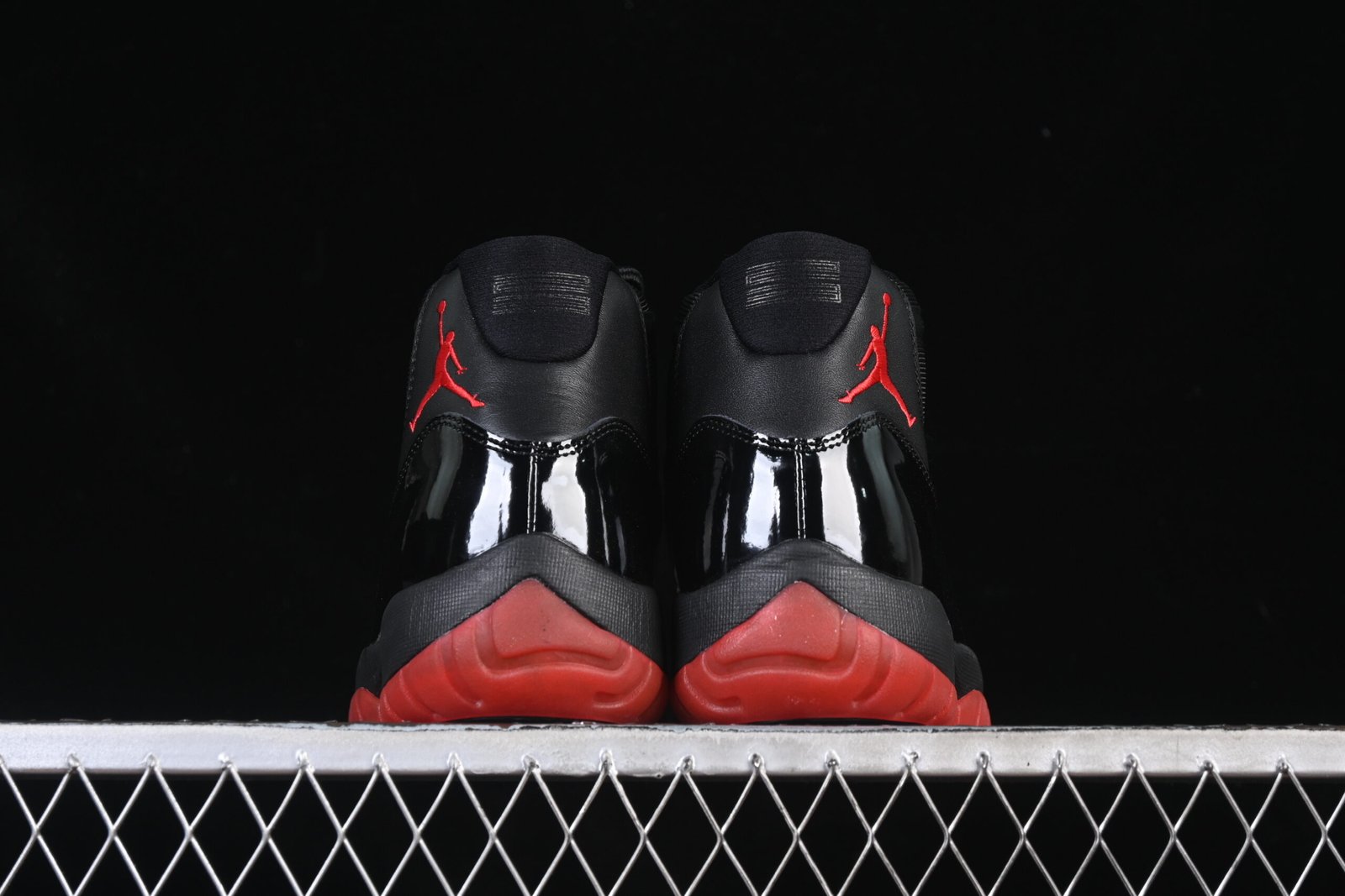 AIR JORDAN 11 Retro "Black Red" - Imagem 3