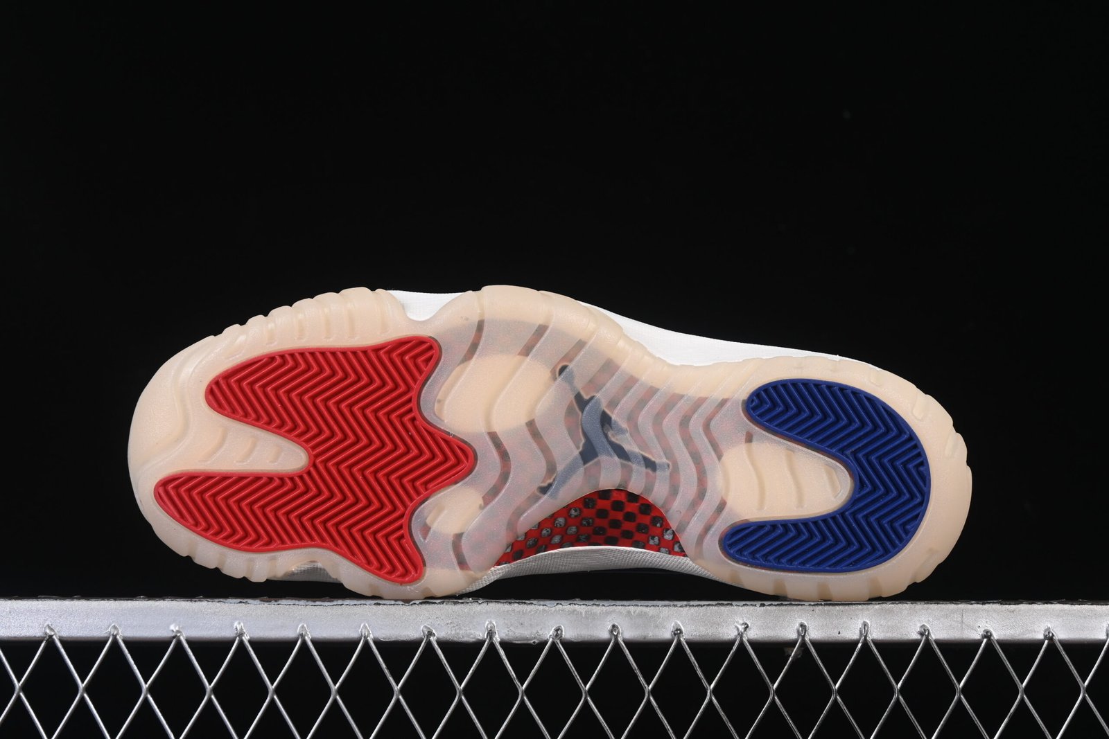 AIR JORDAN 11 Retro "Rare Air" - Imagem 4