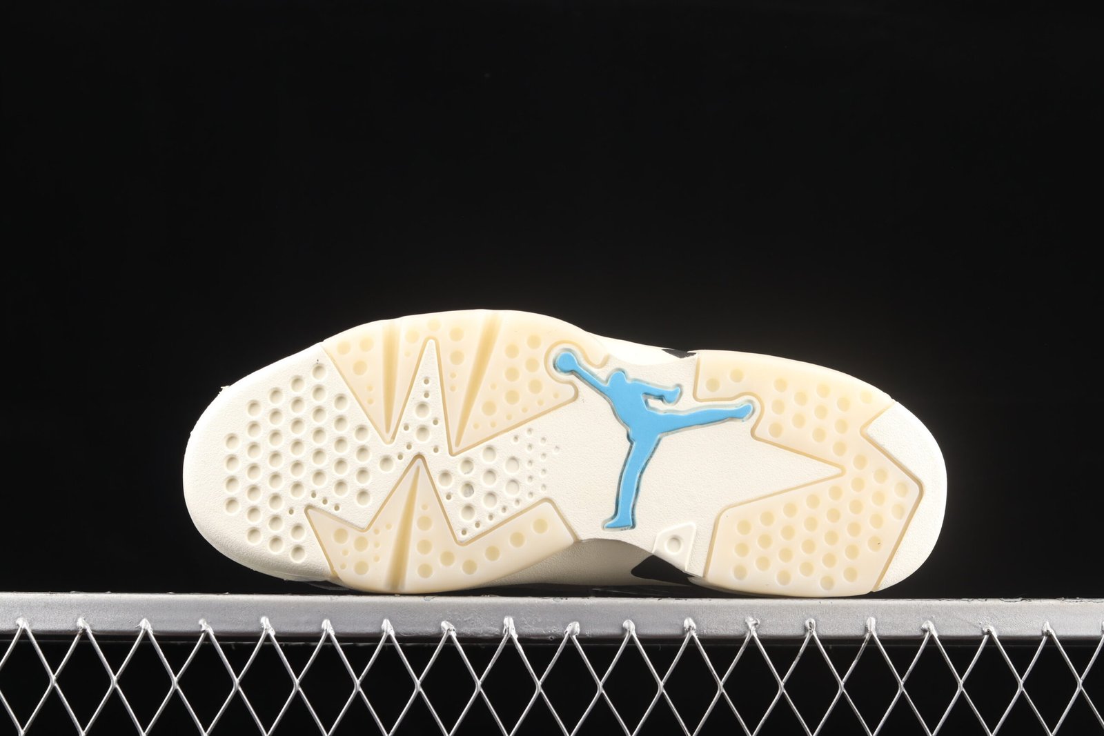 AIR JORDAN 6 "Tech Chrome" - Imagem 4